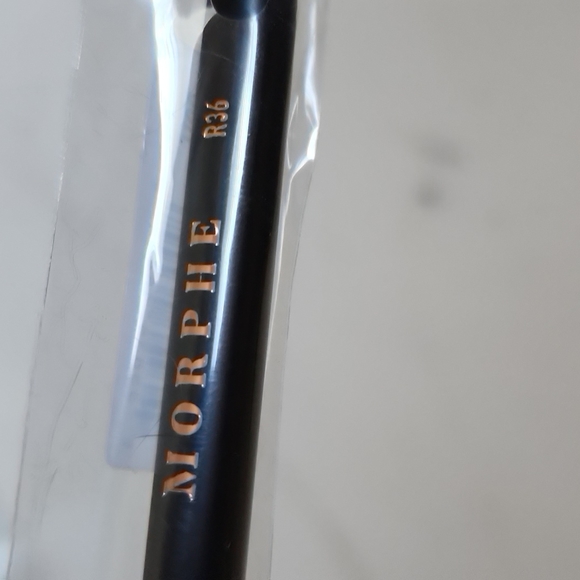 BN MORPHE R36 - POINTED HIGHLIGHTER BRUSH - Picture 3 of 3